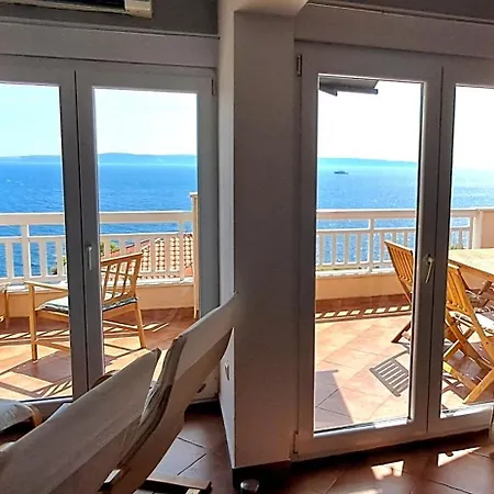 Sea-view Apartments, 2 Bedrooms, 2 Baths, 50 Meters From Beach! Апартаменты Трогир